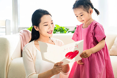 西施嘴巴里含着铁球,古代美女之谜：西施含铁球？