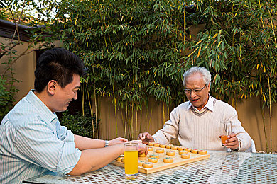 一面膜上边一面膜下边视频,面膜视频新体验，护肤娱乐两不误