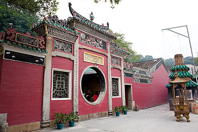 无人区卡一卡二卡乱码入口,神秘APP乱码门，安全警钟长鸣-2
