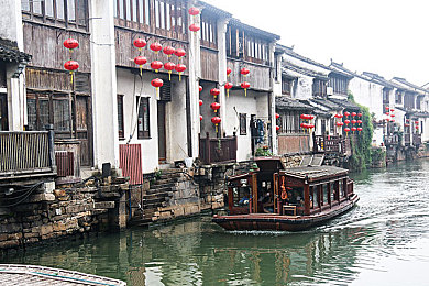 老公因暴雨被困公司,暴雨突袭，老公高楼被困，同事合力救援-2