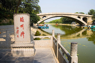 当医生开了挂 小说,医界困境引深思，改革未来可期
