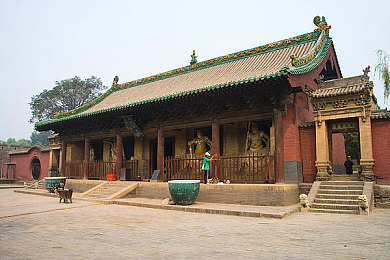 钶钶钶钶钶钶钶好多水好多谜,神秘湖泊：水清淤泥多，光影奇观待解-2