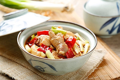 潜行狙击粤语在线观看,卧底情缘，正义较量引热议-1