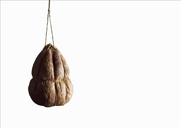 男生故意扯女生头发代表什么,校园恶作剧还是情感宣泄？揭秘男生扯女生头发真相-1