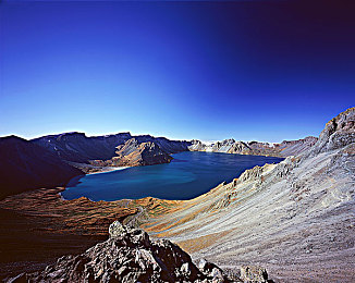 那对饱满的山峰视频,神奇山峰引关注，大自然魅力无限-2