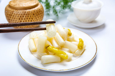 扶着老师的肥臀播种怀孕小说,教师情感纠葛引深思-2