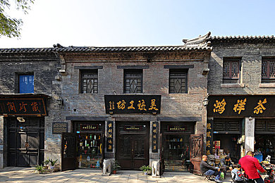 云缨拿枪奖励自己核心提示图片,勇者无畏，女孩持枪奖励自己激励追梦心-1