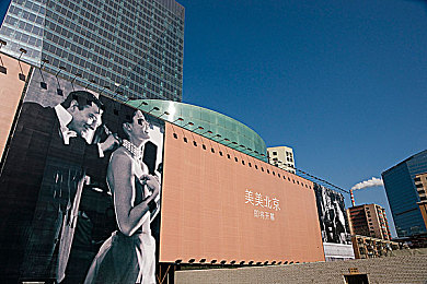 红楼王熙凤吒户一张一合,都市广场演绎经典，红楼传奇再现风华-5
