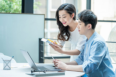 苏晴公交掀裙子从后面进,公交不文明事件引关注，文明出行需重视-2