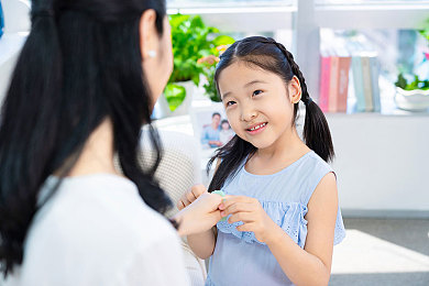 我把英语老师按在桌子上吵了一顿,校园冲突：学生质问老师，场面失控！-2