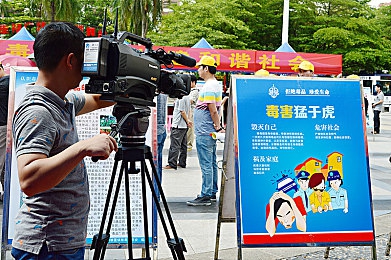 和邻居少妇愉情中文字幕,都市邻里情：温馨故事引关注-4