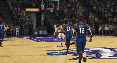 NBA 2K15投篮技巧详解：背身与运球动作图文攻略